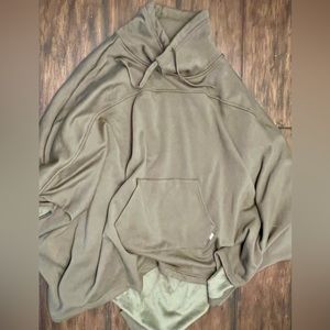 Ugg women’s poncho- olive green xl/xxl